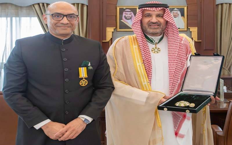 مدینہ منورہ کے سابق گورنرکو سول ایوارڈ ’ہلال پاکستان‘ سے نواز دیا گیا