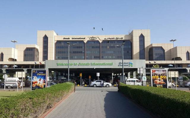 جناح انٹرنیشنل ایئرپورٹ تاریکی میں ڈوب گیا، مسافر پریشان