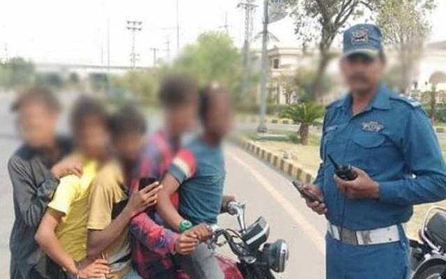 بغیر لائسنس ڈرائیونگ پر 18 ہزار سے زائد افراد کیخلاف  مقدمات درج ، مزید  سخت کریک ڈاؤن کا حکم