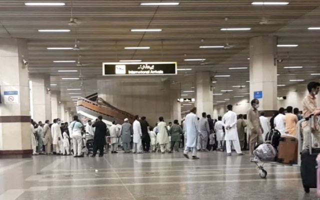 شدید دھند،لاہور ایئرپورٹ پر پروازوں کا شیڈول متاثر     