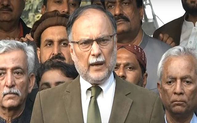 سیاسی اختلافات کو قومی مفادات پر ترجیح نہیں دینی چاہیے، احسن اقبال