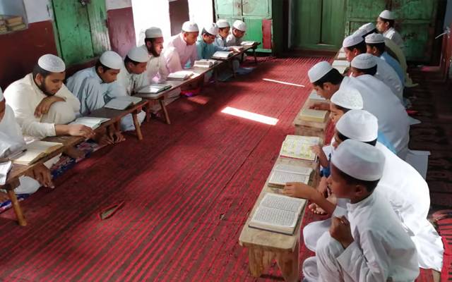 بھارت:ایک ہزار سے زائد مدارس اسکولوں میں تبدیل
