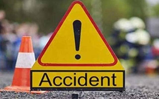  بس اور موٹر سائیکل میں خوفناک حادثہ، 3 افراد موقع پر جاں بحق