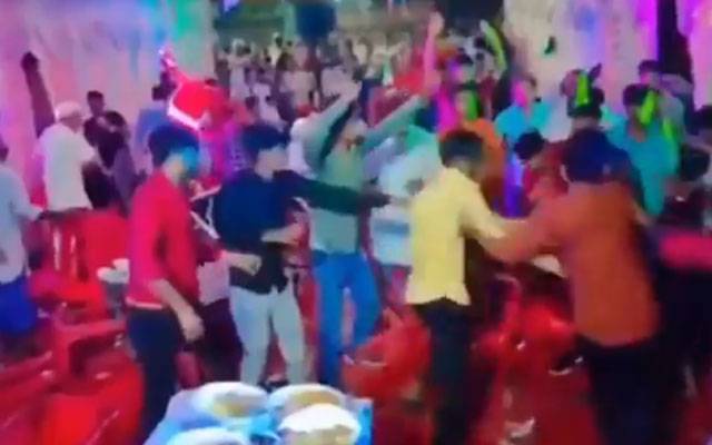  کھانے  کیساتھ  پنیر نہ ملنے پر شادی ہال میدانِ جنگ میں تبدیل