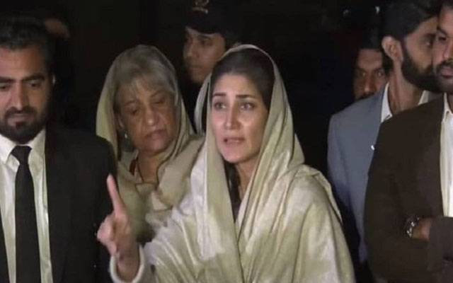 شاہ محمود قریشی کو غیر قانونی طور پر پابند سلاسل کیا گیا ہے، مہر بانو قریشی 