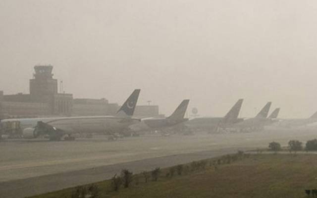 لاہور ایئرپورٹ پرشدید دھندکےباعث پروازیں متاثر