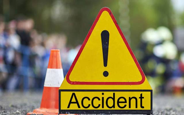شدید دھند کے باعث مسافر وین حادثے کا شکار ،12 افراد زخمی