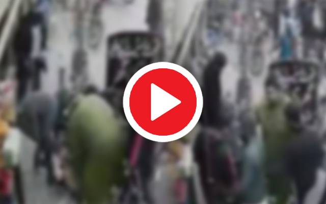  پولیس اہلکار کا دکانداروں پر تشدد، سی سی ٹی وی سامنے آگئی