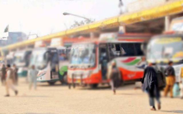 لاہور آنیوالے مسافر کو آدھے راستے میں چھوڑ کرآنے کا معاملہ، ڈائریکٹر ٹرانسپورٹ کمپنی کیخلاف ہرجانے کا دعویٰ دائر