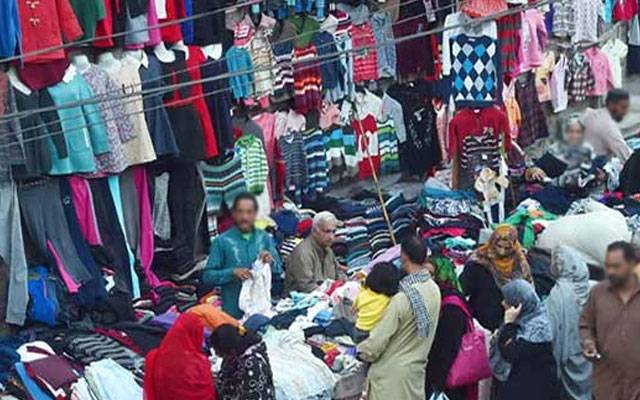 شدید سردی: لنڈا بازار میں گرم کپڑوں کی خریداری کیلئے شہریوں کا  رش