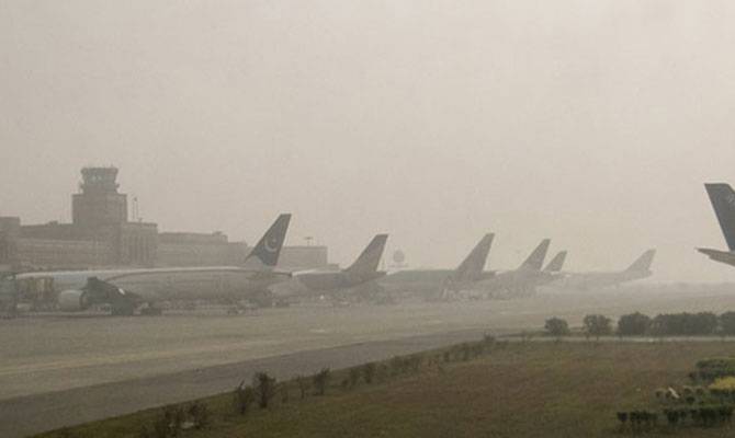 شدید دھند کے باعث لاہور ائیرپورٹ پر 9 غیر ملکی پروازیں تاخیر کا شکار