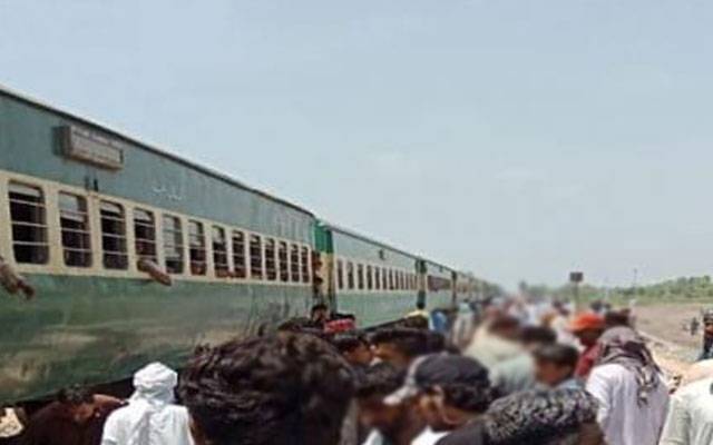 کراچی سے لاہور  آنے والی شالیمار ایکسپریس حادثہ کا شکار، 3 بوگیاں پٹری سے اتر گئیں