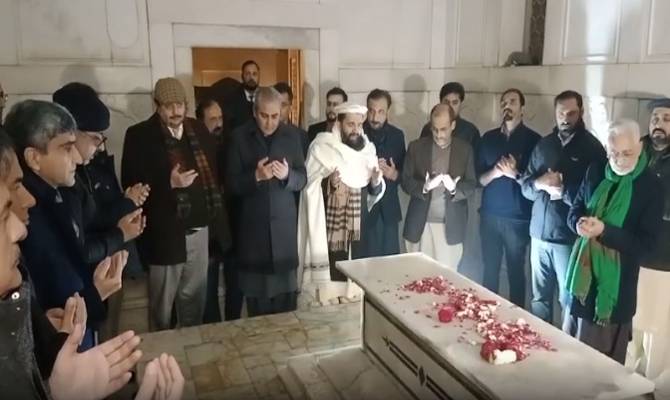 محسن نقوی کابینہ کے ہمراہ مزار بی بی پاکدامن، مزار اقبال اور بادشاہی مسجد کا دورہ