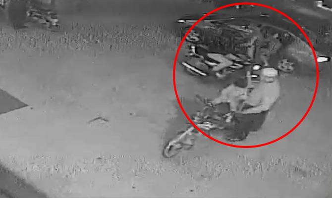 ڈاکووں اووسیز خاتون کو لوٹ کر فرار،سی سی ٹی وی فوٹیج سامنے آ گئی