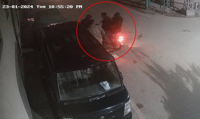 اچھرہ؛   موٹرسائیکل سوار ڈکیتوں نے شہریوں کو لوٹ لیا