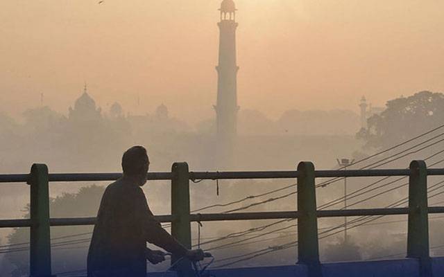 لاہور شہر میں خشک سردی کی لہربرقرار,موجودہ درجہ حرارت 11 ڈگری سینٹی گریڈ ریکارڈ،خشک سردی کے ساتھ فضائی آلودگی میں بھی اضافہ ریکارڈ لاہور عالمی فضائی آلودگی میں ساتویں نمبر پر آگیا