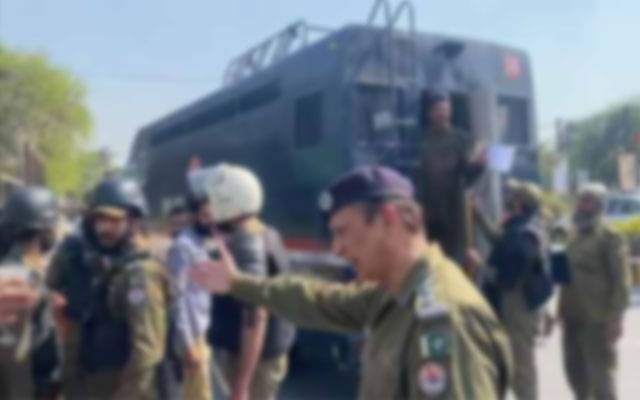 چونیاں: پی ٹی آئی امیدوار کے ریلی نکالنے پر پولیس نے پانچ کارکنان گرفتار کرلیے 