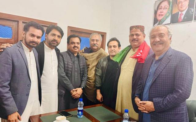 جی ڈی اے رہنما اعجاز علی جتوئی ساتھیوں سمیت پیپلز پارٹی میں شامل 