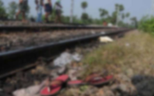 بھارتی شخص کی چلتی ٹرین کے سامنے آکر خودکشی 