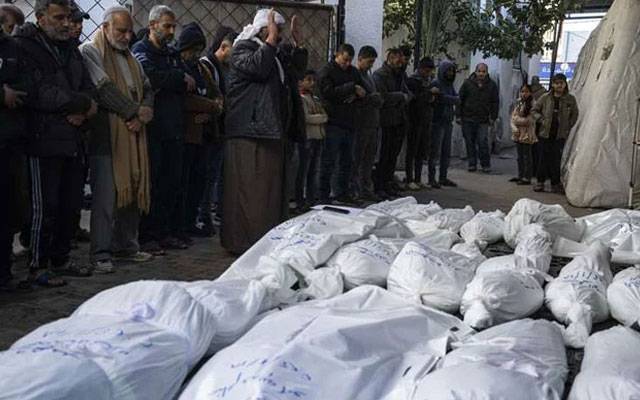 غزہ: فلسطینیوں کا بدترین قتل عام جاری،سکول سے ہاتھ پاؤں بندھی 30 سے زائد لاشیں برآمد