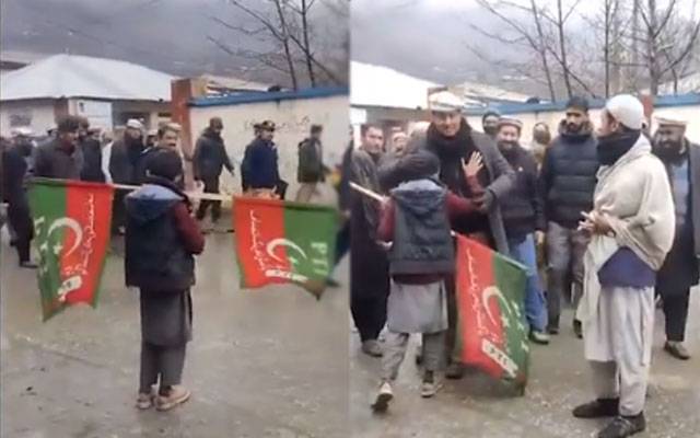  الیکشن مہم کے دوران کیپٹن (ر) صفدر نے پی ٹی آئی کا جھنڈا تھامے بچے کو گلے لگا لیا 