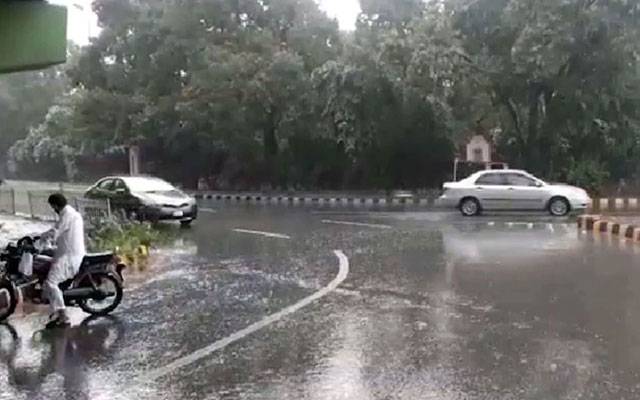 لاہور سمیت پنجاب کے مختلف علاقوں میں بارش،بادل مزید برسیں گے،محکمہ موسمیات