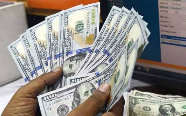 انٹربینک میں ڈالر مہنگا، اوپن مارکیٹ میں سستا ہوگیا
