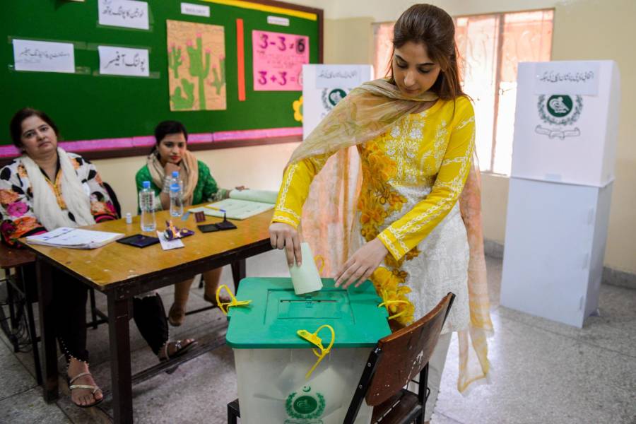  عام انتخابات 2024، پولنگ کا وقت شروع ہونے کے باوجود مختلف حلقوں میں پولنگ کا عمل شروع نہ ہو سکا