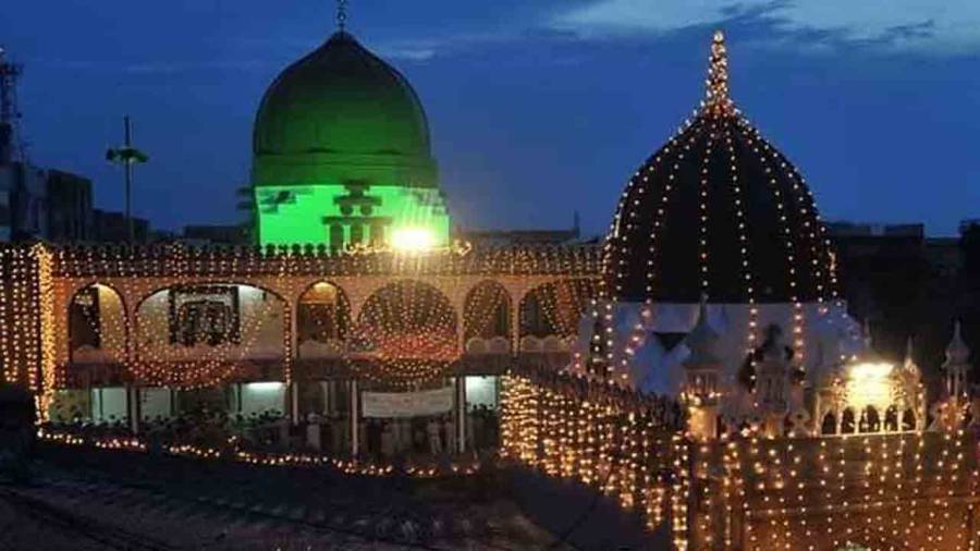 ملک بھر میں شب معراج مذہبی عقیدت و احترام کے ساتھ منائی گئی