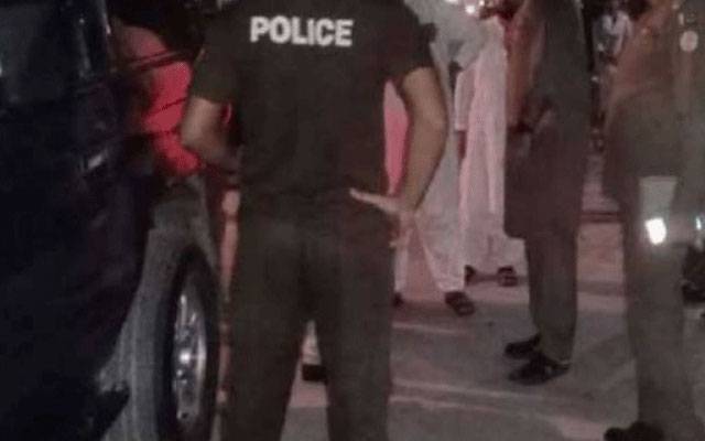  گرین ٹاؤن:پولیس ناکے پر روکنے پر ڈاکوؤں کی فائرنگ،جوابی کارروائی میں ایک ڈاکو ہلاک،ایک زخمی، دو فرار
