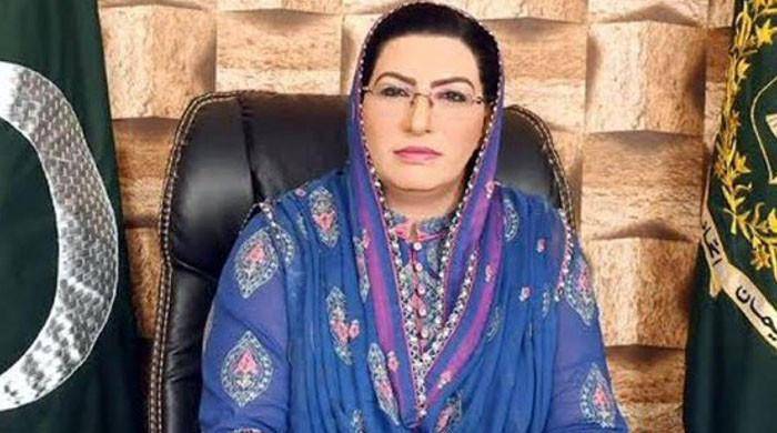 پولس اہلکار کو تھپڑ مارنے کا واقعہ، فردوس عاشق اعوان نے معافی مانگ لی
