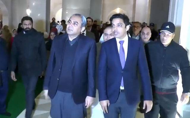 محسن نقوی کا مزار بی بی پاکدامن کا دورہ، ملکی سالمیت و خوشحالی کے لئے دعا ،نئےراستے کیلئے زیرتعمیر سڑک پرپیشرفت کا جائزہ لیا