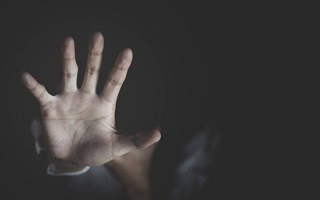  درندہ صفت شخص کی پانچ سالہ بچی سے جھولا دلانے کے بہانے قبرستان لے جا کر زیادتی