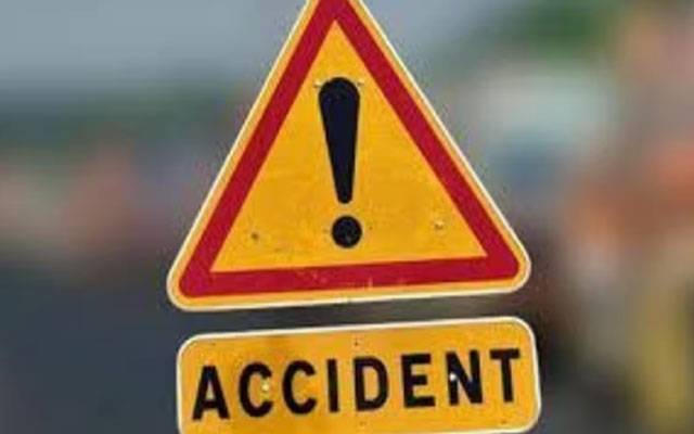 تیز رفتار کار نے پولیس اہلکار کو کچل دیا