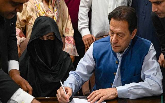 190 ملین پاؤنڈ کیس: بانی پی ٹی آئی اور اہلیہ پر فرد جرم کی کارروائی پھر مؤخر