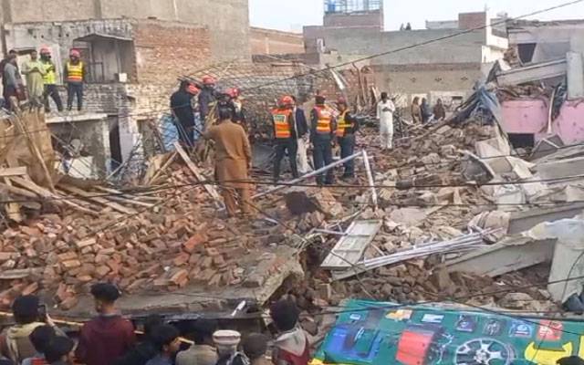 ملتان روڈ؛ ہنجر وال کے علاقہ میں بوسیدہ مکان کی چھت گرگئی
