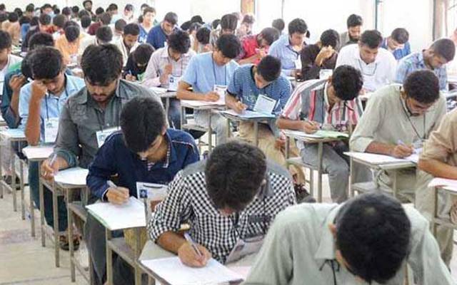 تعلیمی بورڈ نے پریکٹیکل میں کم نمبر لگنے کی شکایات کا حل ڈھونڈ لیا