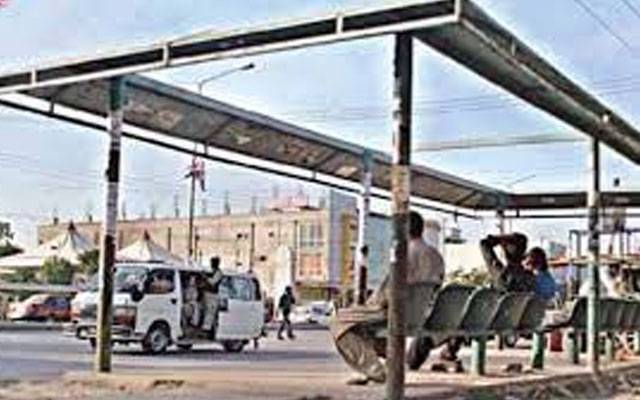 شہر کے بیشتر بس سٹاپس بد حالی کا شکار، مسافروں کو شدید دشواری کا سامنا