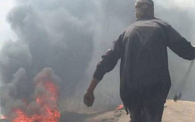 امریکی فوجی نے اسرائیلی سفارتخانے کے سامنے احتجاجاً خود کو آگ لگا لی
