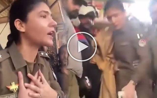 خاتون کو مشتعل ہجوم سے بچانے والی اے ایس پی  شہر بانو  نے بہادری کی مثال قائم کر دی  