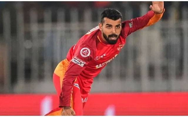   پی ایس ایل کا 13 واں معرکہ؛ شاداب خان نے نویں اوور میں زلمی کی دو وکٹیں اڑا دیں