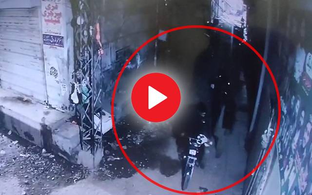  شیراکوٹ :گھر کی دہلیز پر ڈاکو شہری سے 2لاکھ نقدی لیکر فرار