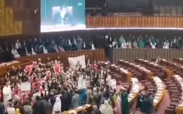  قومی اسمبلی کا اجلاس:نئے وزیراعظم کے انتخاب کیلئے ووٹنگ کا عمل جاری،سنی اتحاد کونسل کا احتجاج
