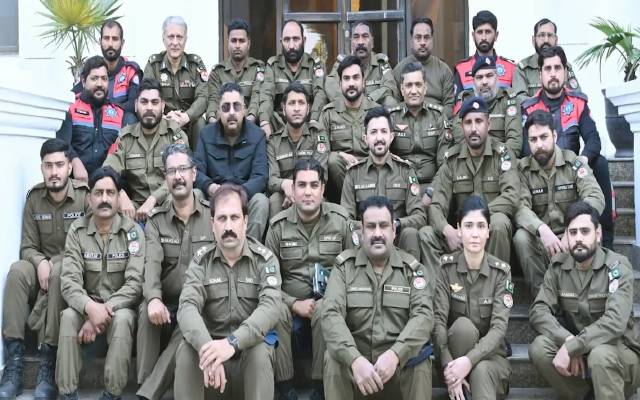 آئی جی پنجاب کی اچھرہ واقعہ کے ہیروز سے ملاقات،بہترین کارکردگی پر ایوارڈز دینے کا اعلان
