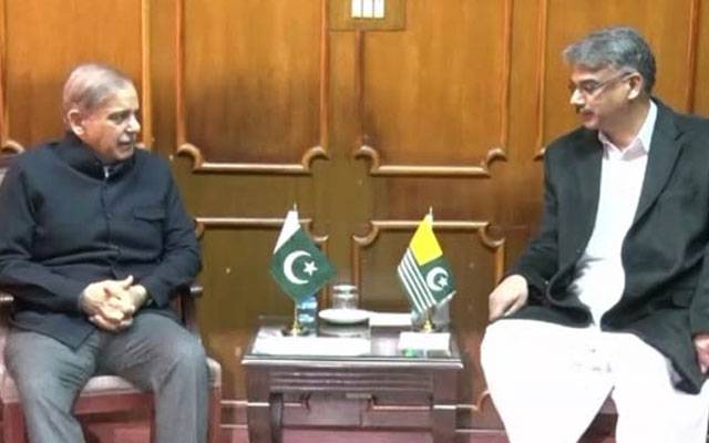 وزیراعظم شہبازشریف سے چودھری انوار الحق کی ملاقات، عہدہ سنبھالنے پر مبارکباد دی