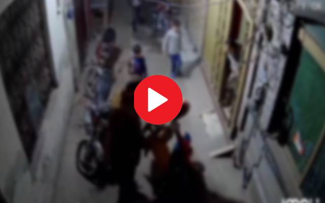  سسرالیوں نے بہو کو بالائی منزل کی کھڑکی سے نیچے پھینک دیا , سی سی ٹی وی 