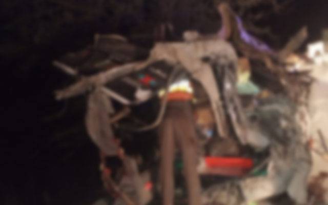  کرک؛ انڈس ہائی وئے پر مسافر کوچ اور کنٹینر میں خوفناک حادثہ، 4 افراد جاں بحق 