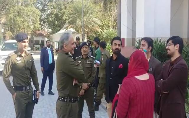 صدارتی انتخابات:آئی جی پنجاب کی پنجاب اسمبلی آمد، سکیورٹی انتظامات کا جائزہ لیا