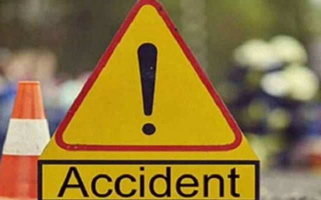 لاڑکانہ:خوفناک حادثہ، ٹریکٹر ٹرالی کی موٹرسائیکل کو ٹکر، بچوں سمیت5 افراد جاں بحق 
