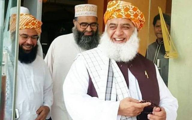  مولانا فضل الرحمان عمرہ کی آدائیگی کیلئے سعودیہ عرب پہنچ گئے 